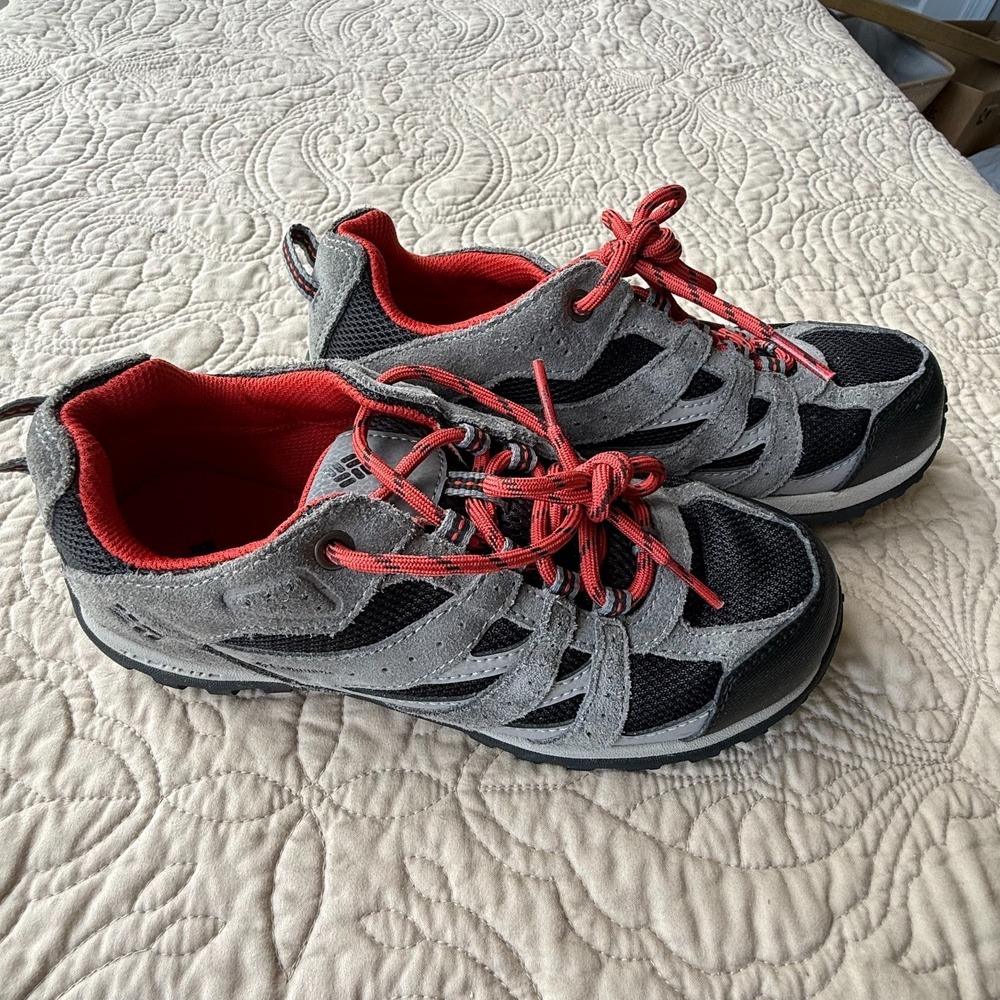 Columbia Redmond Waterproof Hiking Shoe Grey Black Red Youth Size 5 BY2857 - Picture 3 of 6